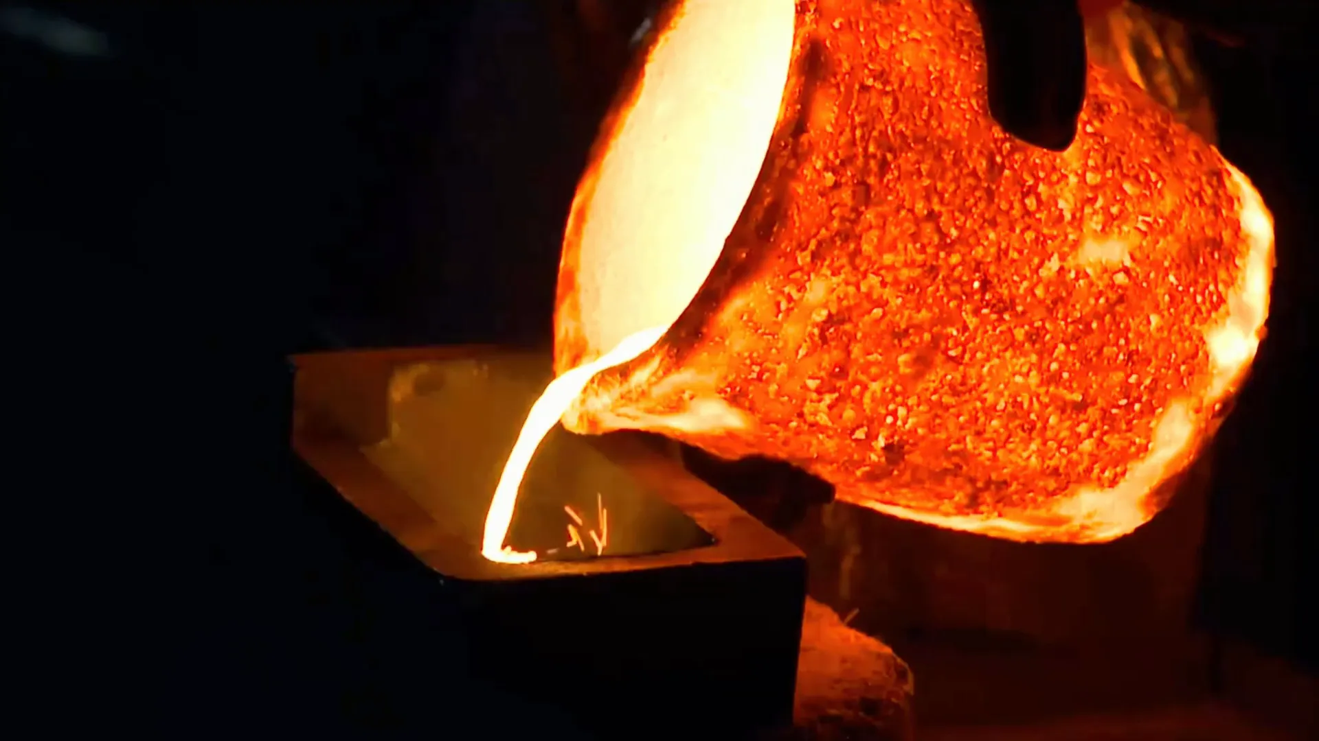 Molten gold pouring at Perth Mint