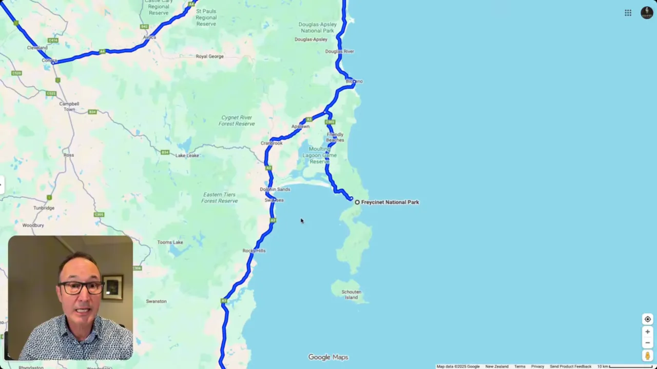 Wineglass Bay lookout with curved bay